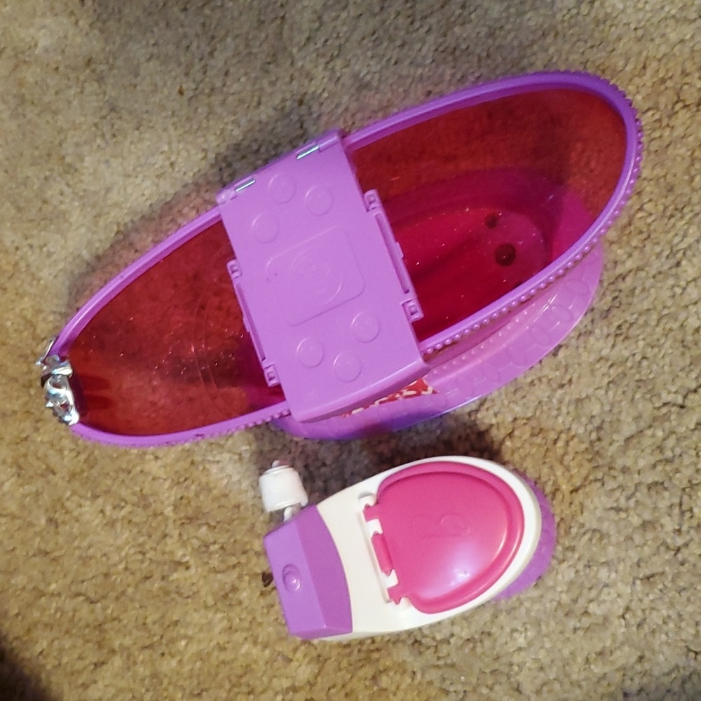 Barbie Bathtub and Toilet set.